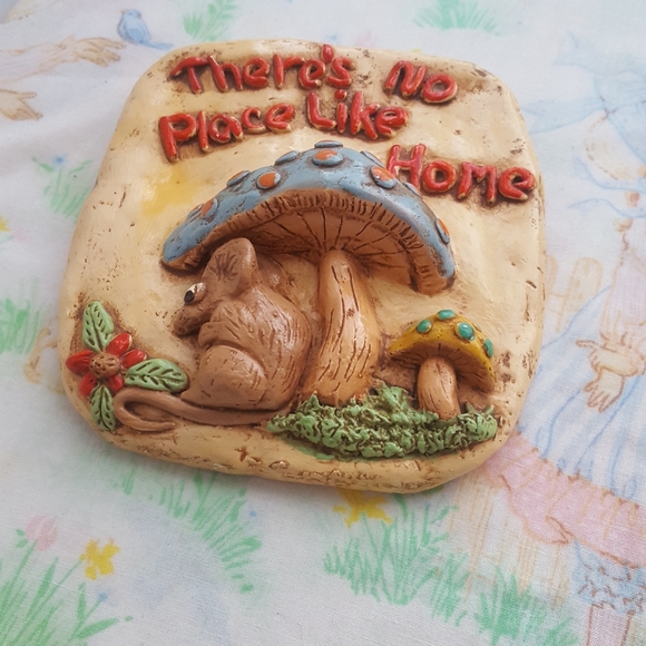 Vintage 3D Mushroom Mouse Wall Hanging - Picture 5 of 9